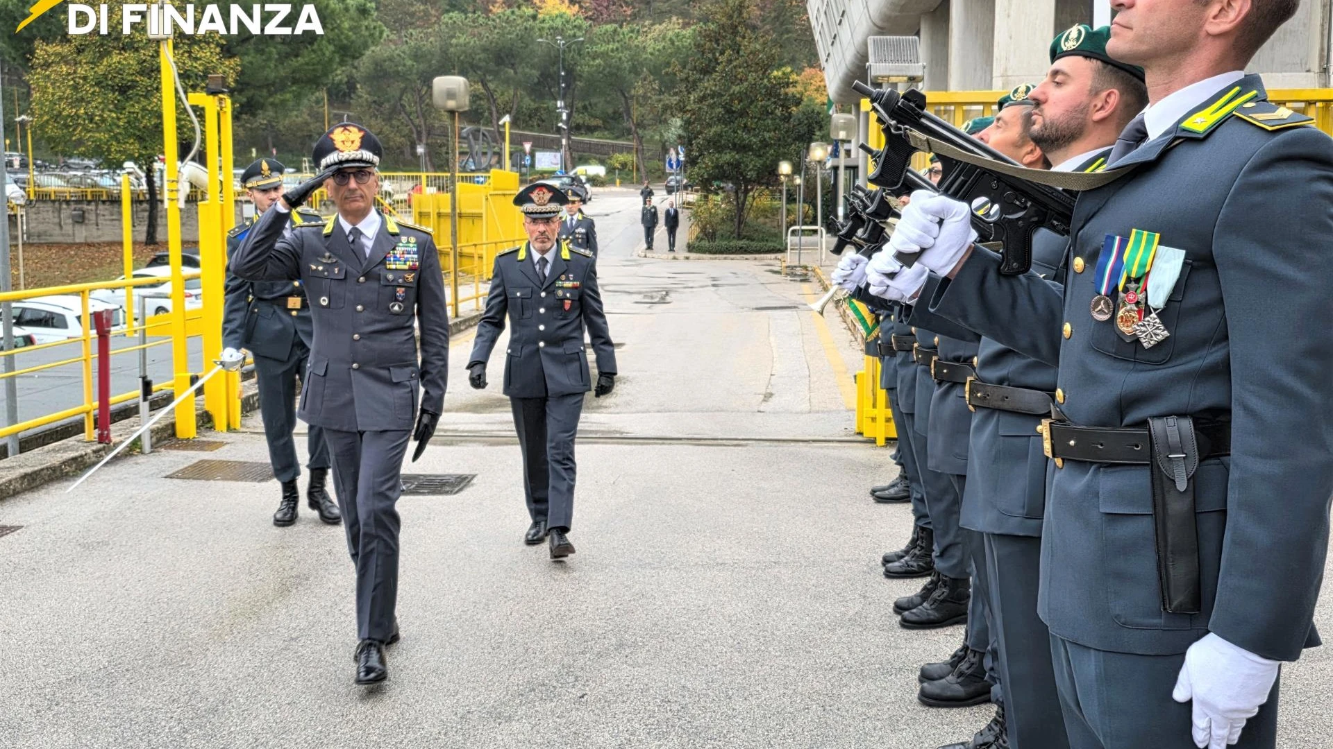Campobasso: il Comandante interregionale dell’Italia Meridionale della Guardia di Finanza, generale Francesco Greco in visita al comando regionale del Molise.